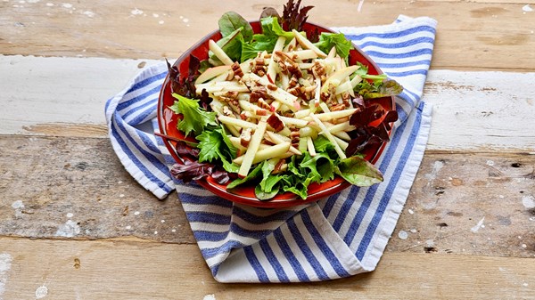 Pecan & apple salad