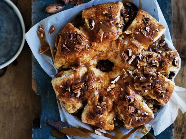 Pecan and spiced apple pull-apart