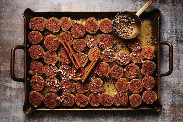 Pecan baklava roll