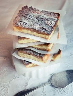 Pecan caramel tart