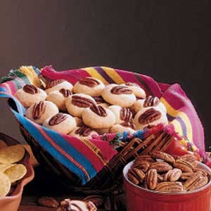 Pecan cheddar crisps