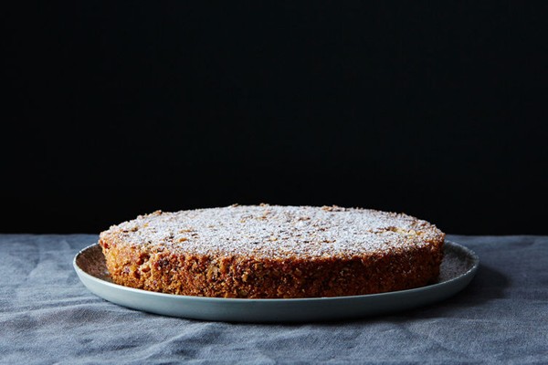 Pecan-crusted oat flour Genoise
