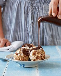Pecan ice cream balls with fudge sauce