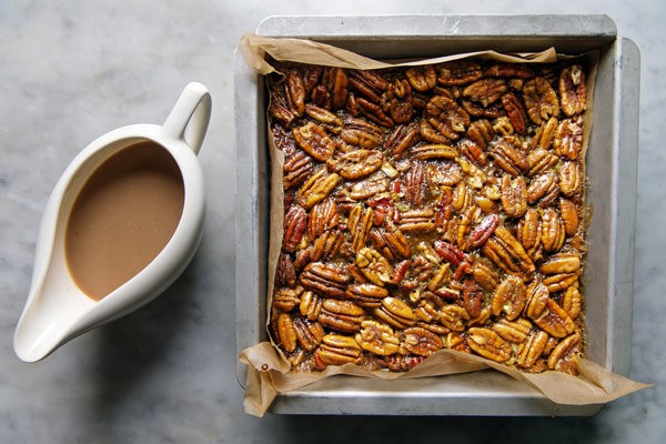 Pecan pie bites with gravy
