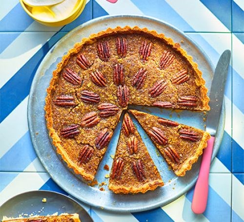 Pecan pie with maple cream