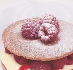 Pecan shortbreads with raspberries and raspberry purée