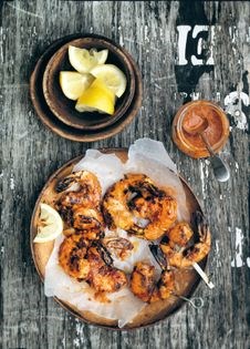 Peel-&-eat piri piri prawns