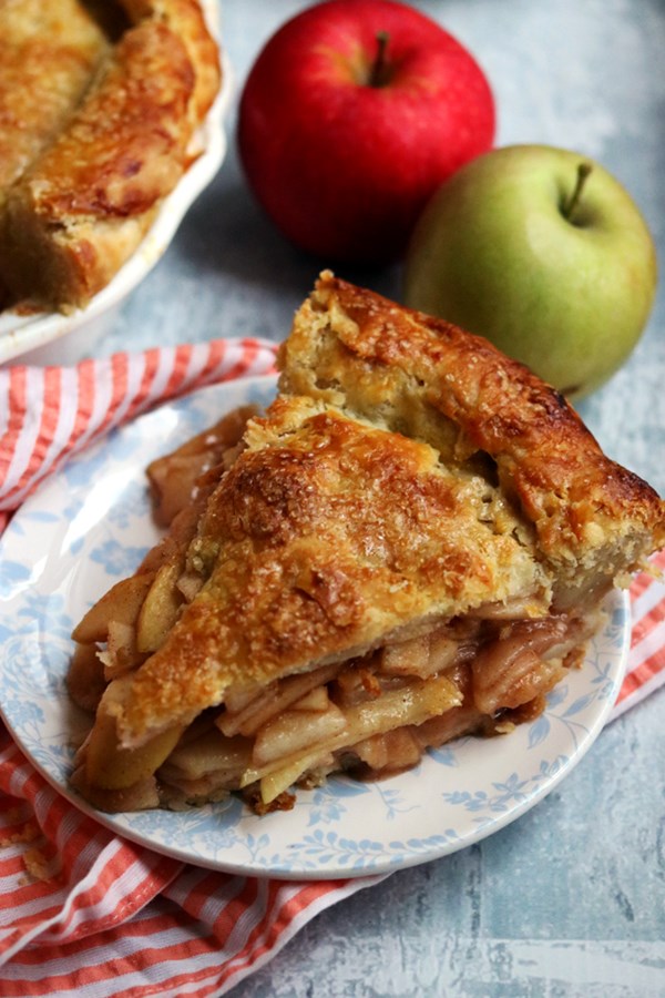 Peel-to-stem apple pie