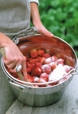 Pelargonium-scented strawberry jam