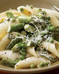 Penne with asparagus, sage and peas