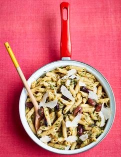 Penne with aubergine and garlic