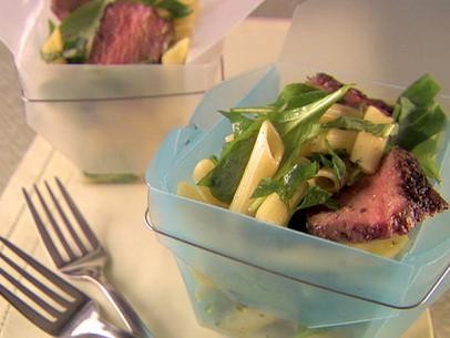 Penne with beef and arugula