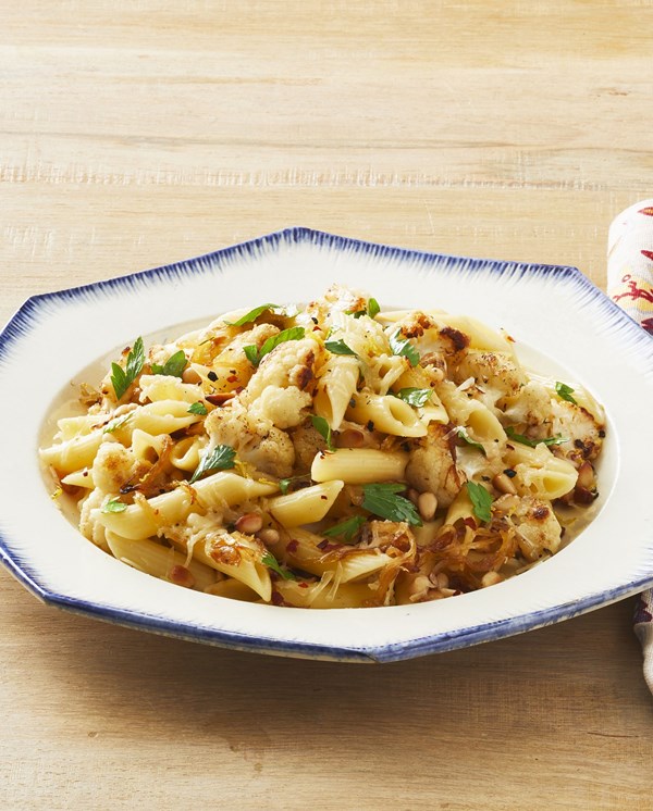 Penne with cauliflower and caramelized onions