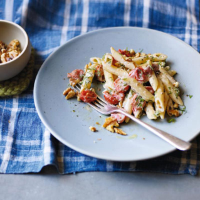 Penne with cherry tomatoes, crème fraîche and dill