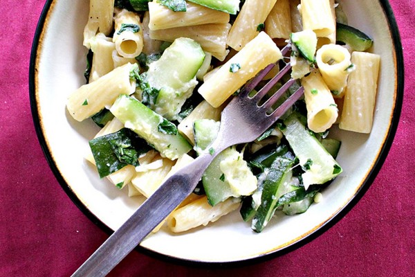 Penne with creamy zucchini and basil sauce