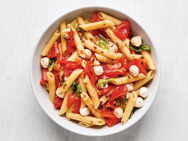 Penne with no-cook tomato sauce and mozzarella