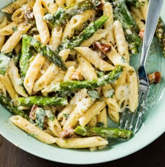Penne with pancetta and asparagus