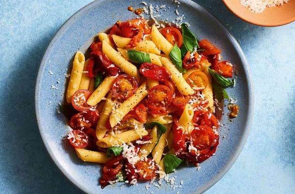 Penne with peppers & cherry tomatoes 