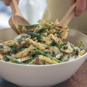Penne with pesto, potatoes, and green beans