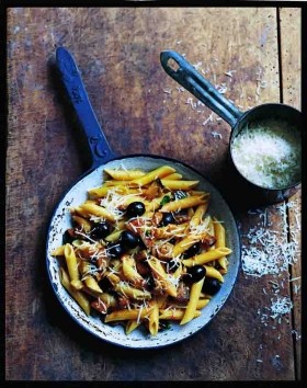 Penne with pine nuts and aubergine (Penne con pinoli e melanzane)