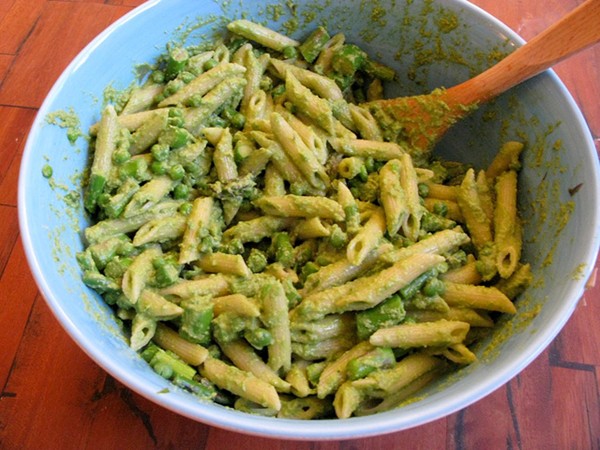 Penne with ramp pesto, asparagus & peas