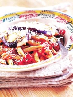 Penne with rich tomato sauce, aubergine, and salted ricotta (Penne con sugo di pomodoro, melanzane e ricotta salata