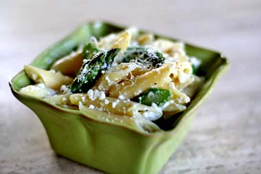 Penne with ricotta and asparagus