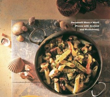 Penne with seafood and mushrooms (Garganelli mare e monti)