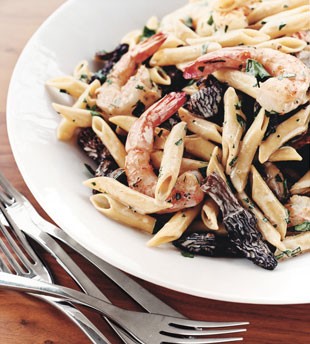 Penne with shrimp and morel mushrooms
