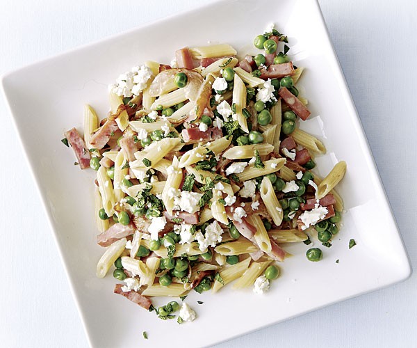 Penne with smoked ham, peas, and mint