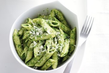 Penne with spinach & almond pesto