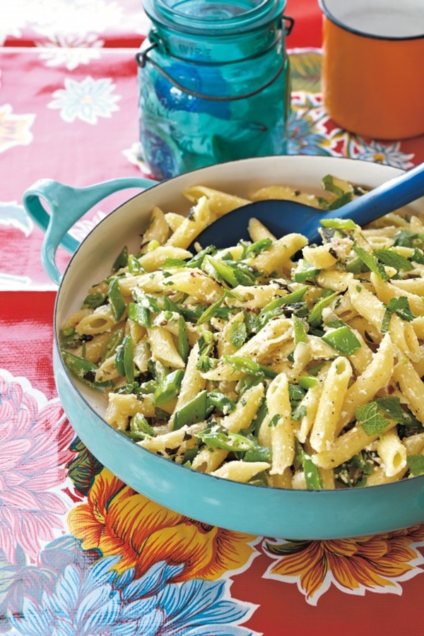 Penne with sugar snap peas and ricotta