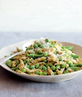 Penne with walnut pesto and peas