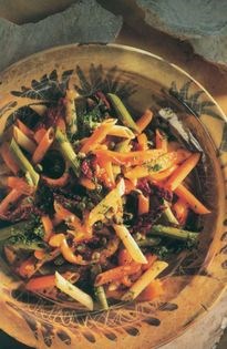 Pennette tricolori with peppers and sun-dried tomatoes (Pennette tricolori con peperoni e pomodori secchi)