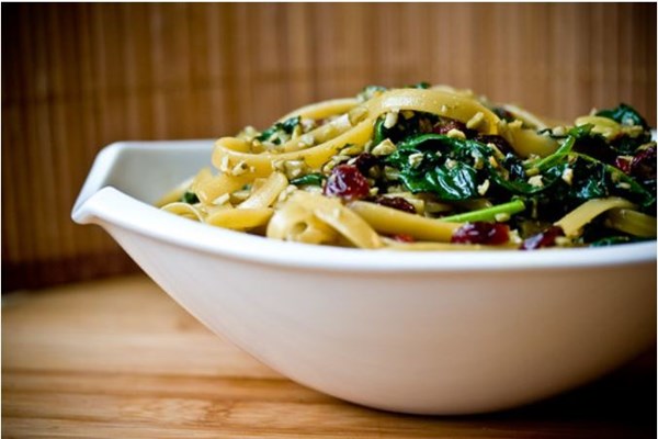 Pepita fettuccini with spinach and cranberries