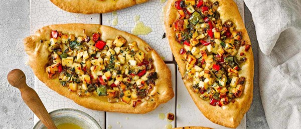 Pepper and halloumi pide