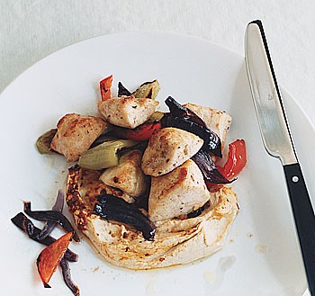 Pepper chicken with hummus