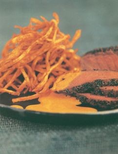 Pepper-crusted fillet steak with mild curry sauce