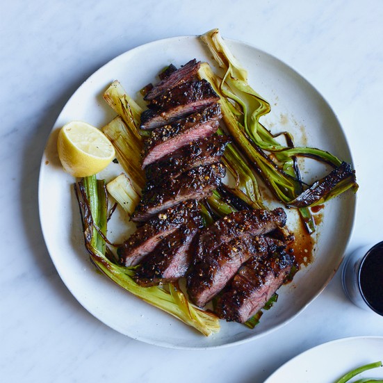Pepper-crusted skirt steak with charred leeks