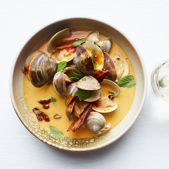 Pepper jelly-braised clams with mint