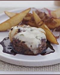 Peppercorn beef with Gorgonzola cheese