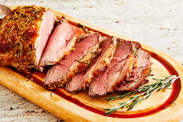 Peppercorn-crusted roast beef with horseradish cream