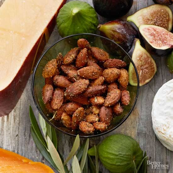 Peppered almonds