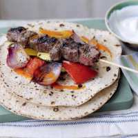 Peppered beef kebabs