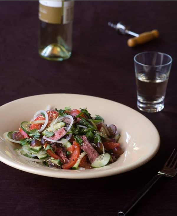 Peppered beef salad