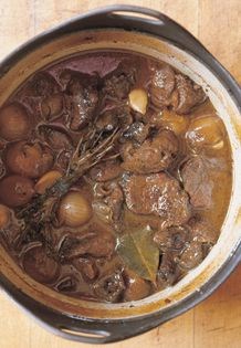 Peppered beef with balsamic vinegar, molasses and garlic