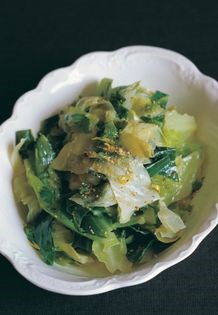 Peppered greens with lemon and coriander