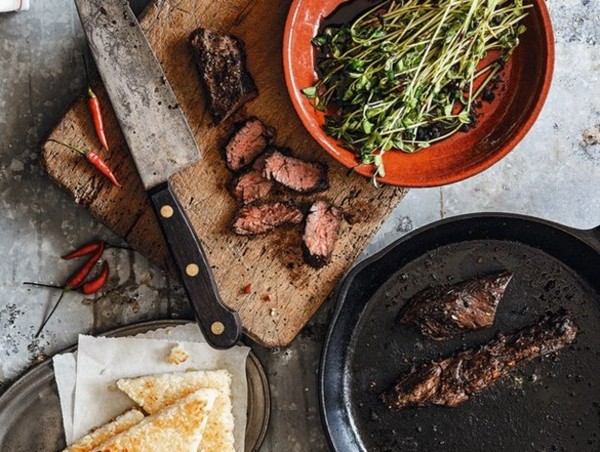 Peppered hanger steak with crispy rice cakes