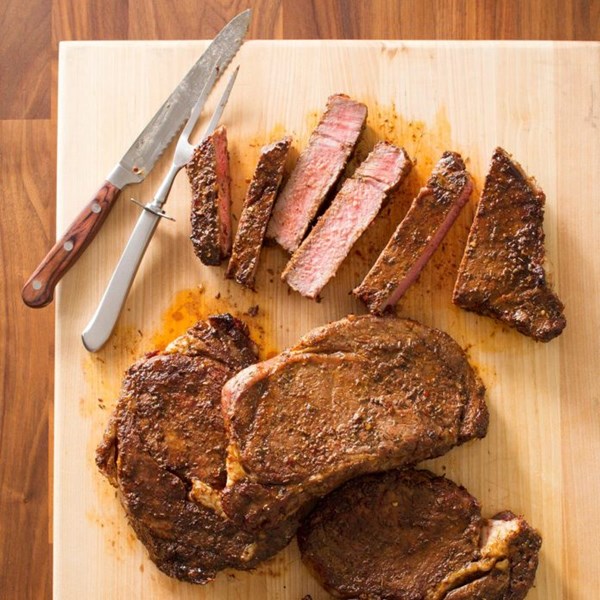 Peppered rib eye steaks 