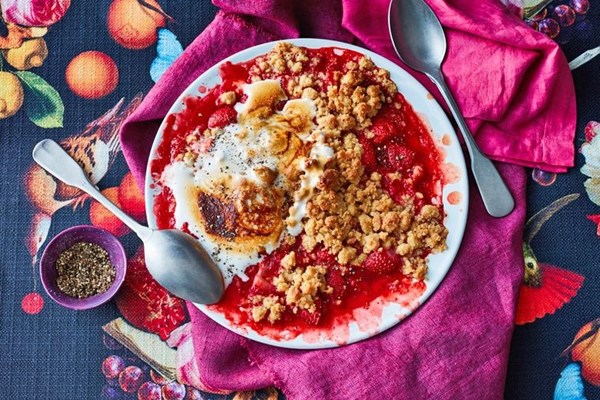 Peppered strawberry s'mores crumble